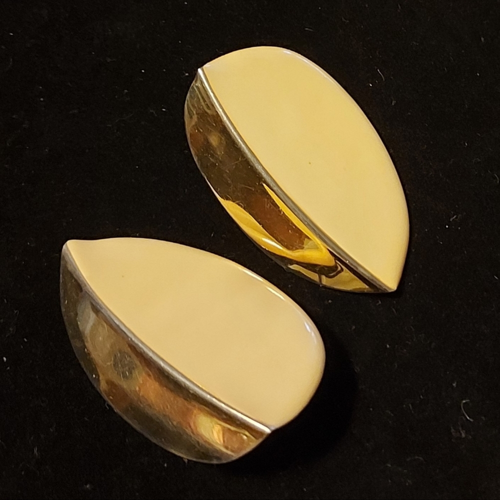 Vintage fashion pierced earrings